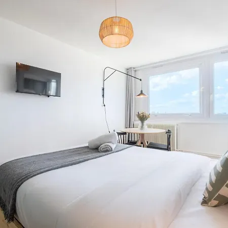 Hellemmes - With Parking ! דירה